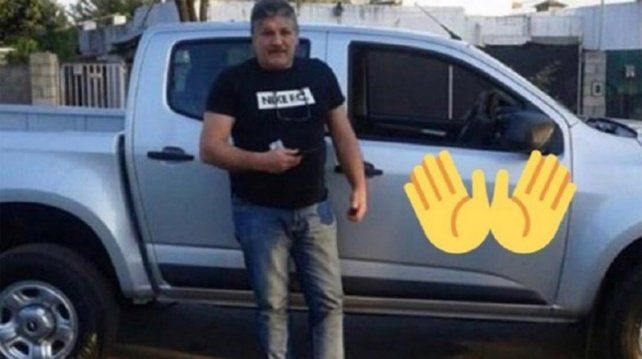 El padre de Mauro Icardi se fotografió junto a la nueva camioneta de la familia.