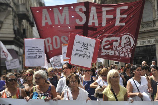Una marcha en Rosario expresó el rechazo a las políticas de ajuste - LaCapital.com.ar