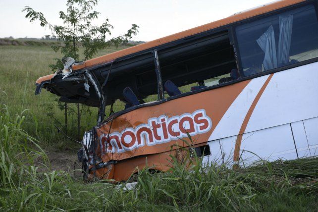 El choque entre dos micros de la empresa Monticas dejó un saldo de 12 personas fallecidas y 34 heridos. 