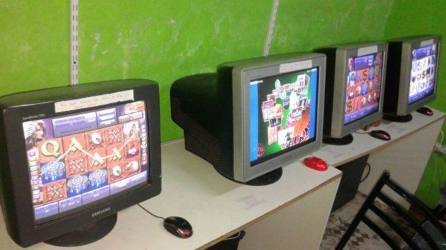 Secuestraron computadoras y tragamonedas en locales de juego clandestino en el sur provincial