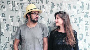 Socios en el amor y los proyectos creativos. João Varella y Cecilia Arbolave viven en San Pablo y desarrollan su sensibilidad a través de los textos que producen.