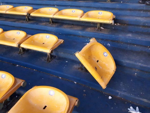 Dos hinchas de Rosario Central se accidentaron en el estadio