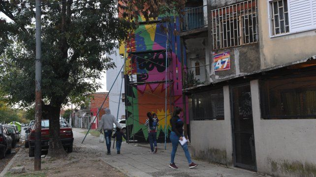 Obras de artistas rosarinos en una galerÃ­a urbana a cielo abierto